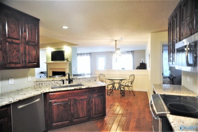 Foto del edificio - 139 Timberlake Dr