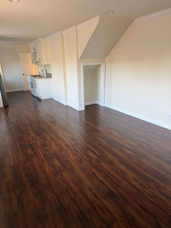 Building Photo - 641 Corwin Ave