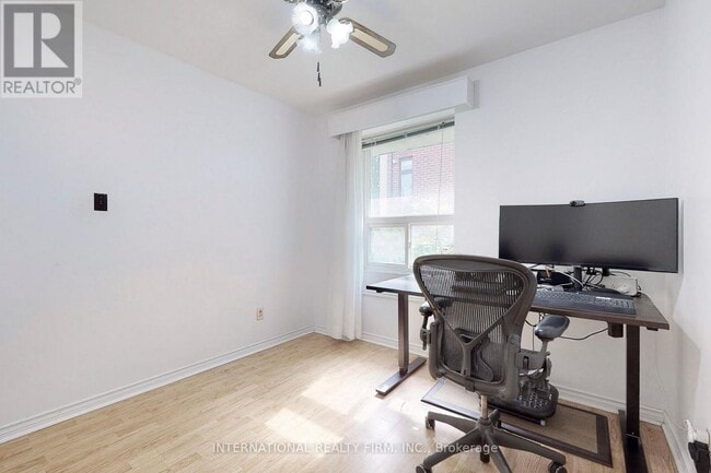Building Photo - 12 Briarfield Dr