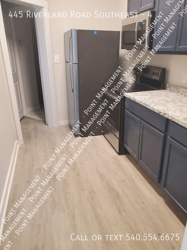 Building Photo - 445 Riverland Rd SE