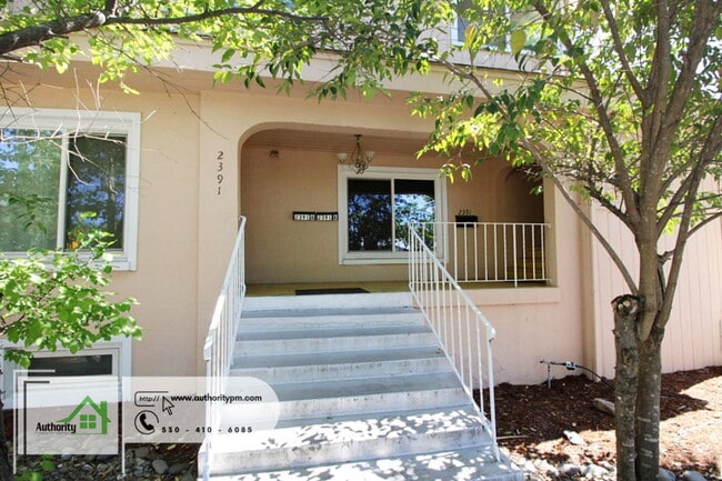 Foto del edificio - 2391 Placer St