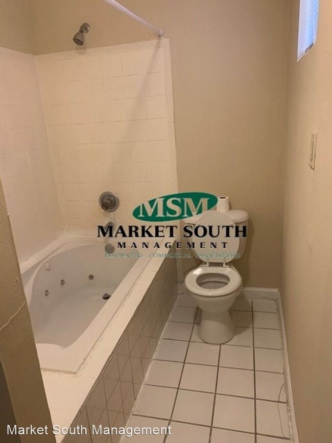 Foto del edificio - 4 br, 2 bath House - 212 B Baker Street