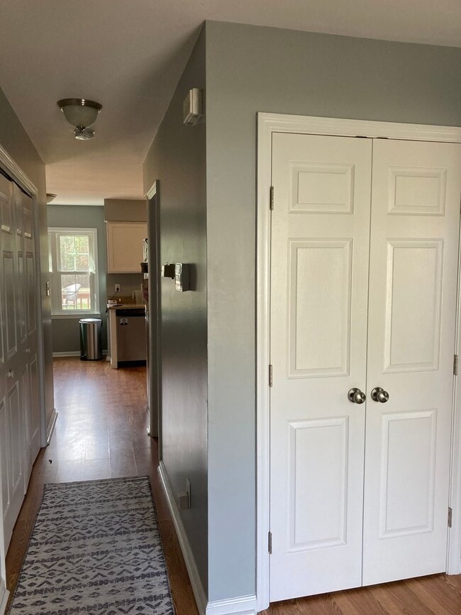 Building Photo - Well Maintained 4 bedroom 2.5 Bath in Hunt...
