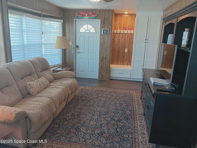 Building Photo - 621 Hyacinth Cir