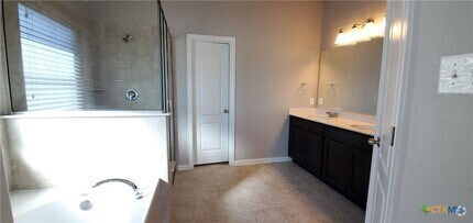 Building Photo - 716 Oyster Creek