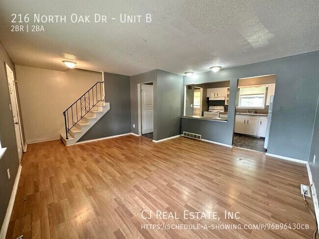 Building Photo - 216 N Oak Dr