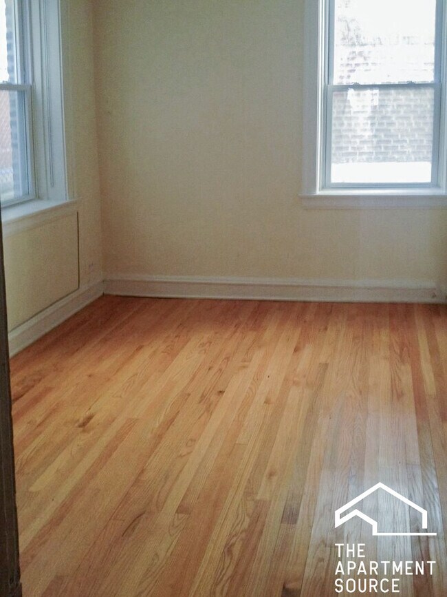 Foto del edificio - 2206 W Foster Ave