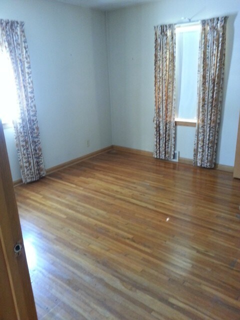Building Photo - 2 bedroom, 1 bath house