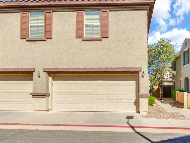 Building Photo - 1330 S Aaron