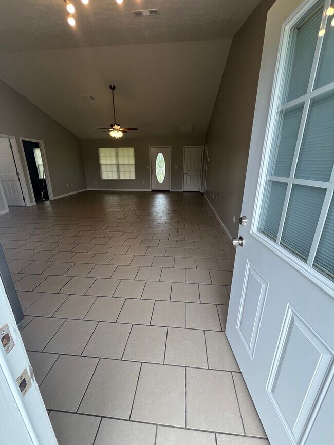 Building Photo - Location & Convenience!!!
