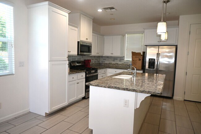 Foto del edificio - Resident Benefit Package Property
