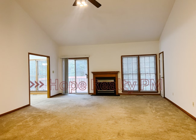 Foto del edificio - 5711 Meadowood Ln