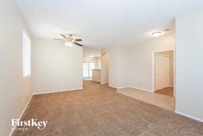 Foto del edificio - 6129 Glamorous Ct
