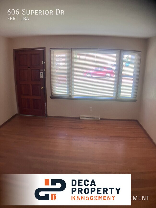 Building Photo - 3 Bedroom House