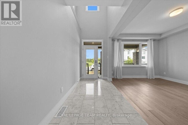 Building Photo - 2413 Watercolours Way