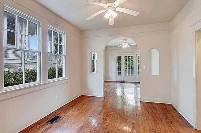 Building Photo - 2800 Calhoun