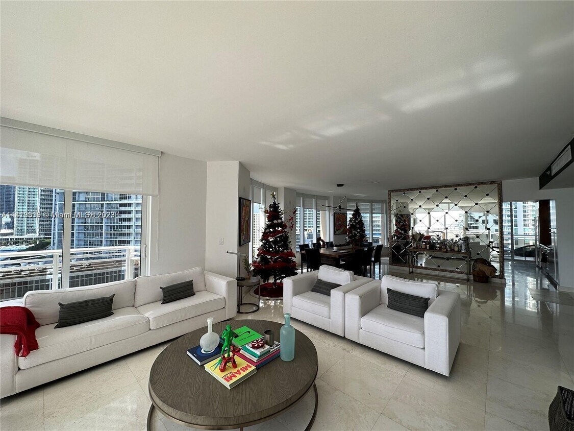 Foto del edificio - 901 Brickell Key Blvd