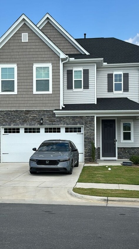 Primary Photo - Prime Location - Beautiful 4-Bedroom Home ...