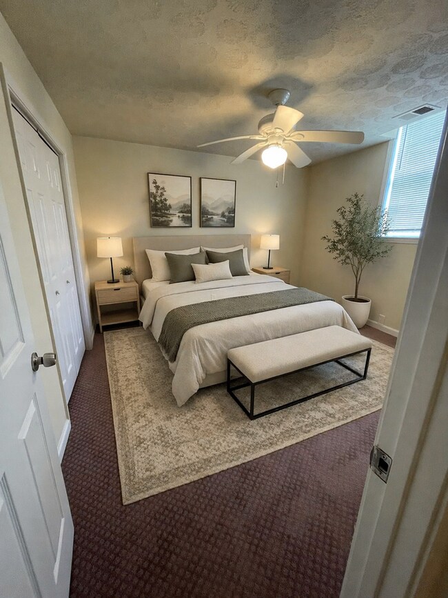 Foto del edificio - 5913-5913 Peco Ln