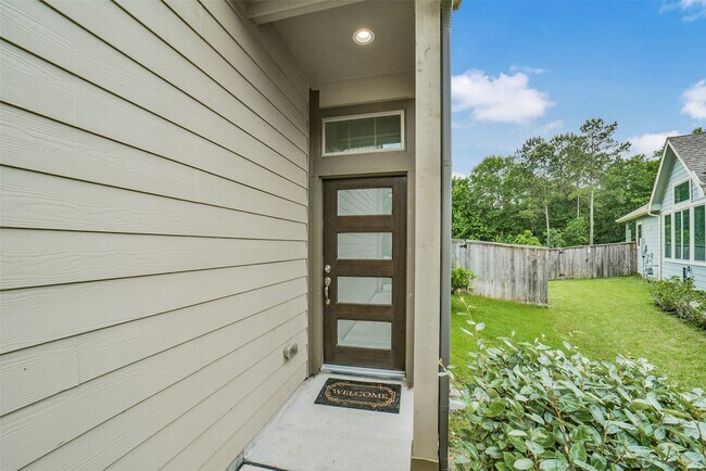 Foto del edificio - 323 N Spotted Fern Dr