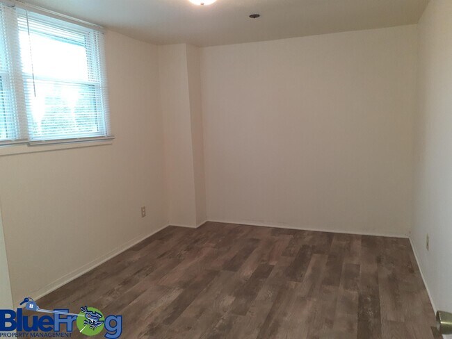 Foto del edificio - 2418-2424 S Madison St