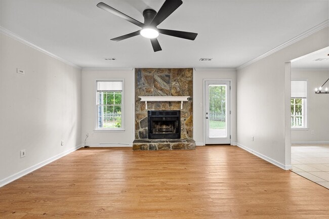 Building Photo - 3BR Ranch in Starr’s Mill District with great backyard!