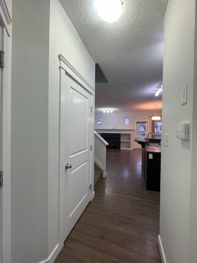 Building Photo - 3125