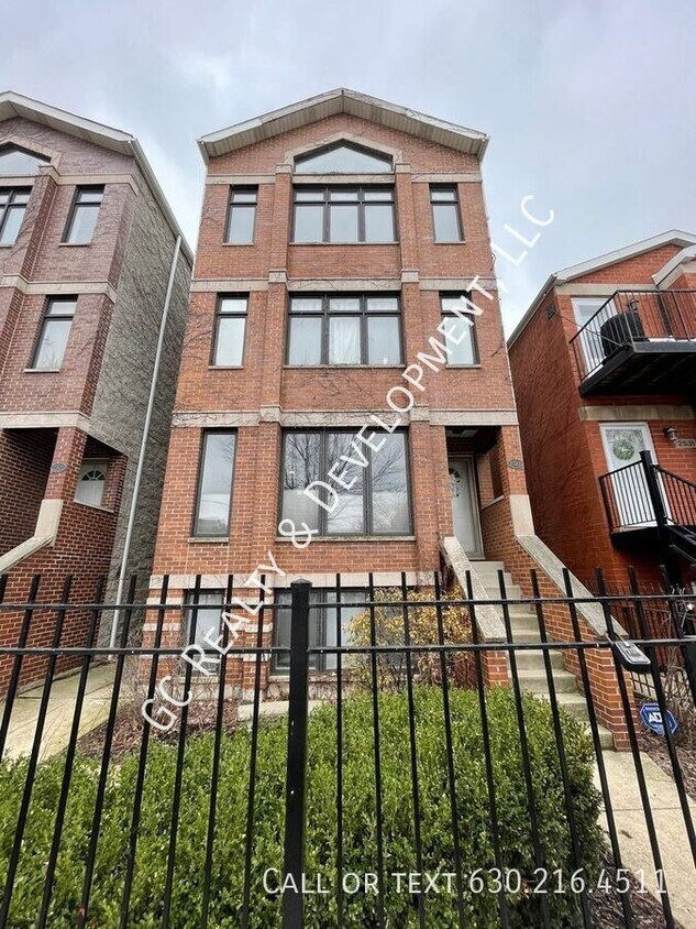 Foto principal - 2527 W Harrison St