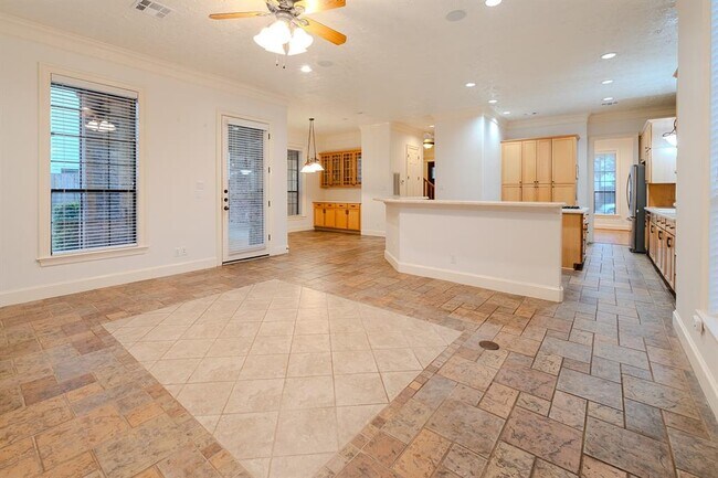 Building Photo - 5405 Navarro St