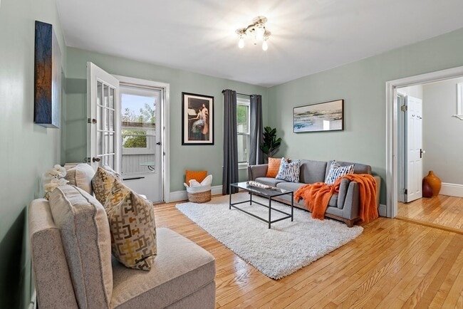 Building Photo - 80 Irving St