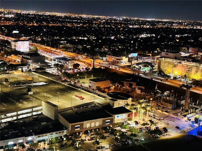 Foto del edificio - 121 NE 34th St