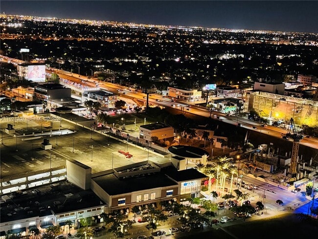 Building Photo - 121 NE 34th St