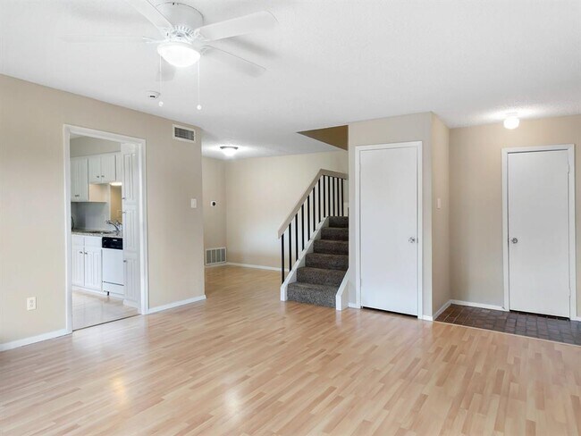 Building Photo - 333 Melrose Dr