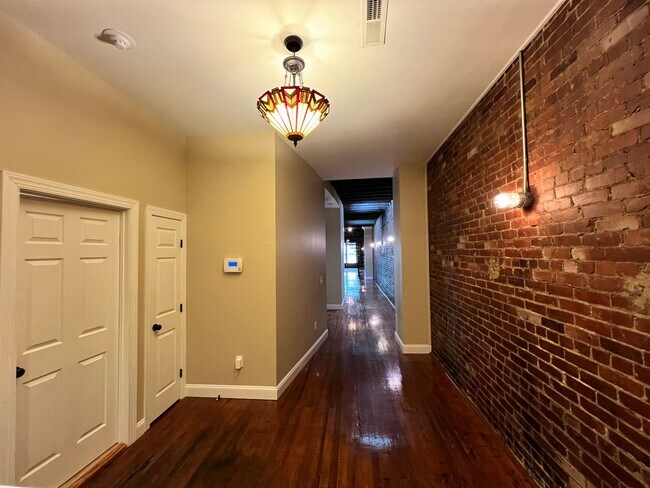 Foto del edificio - Conveniently located downtown