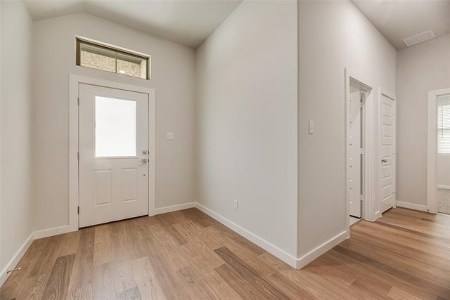 Foto del edificio - 506 Towerglen Dr