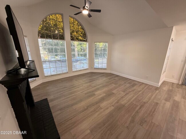 Foto del edificio - 620 Glenwood Ct