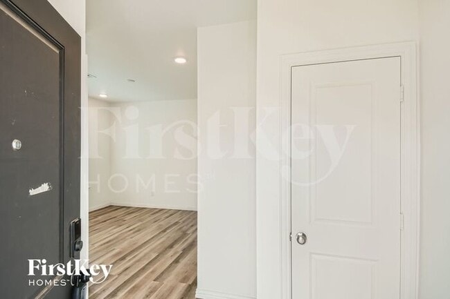 Building Photo - 7328 Parkside Pl Dr