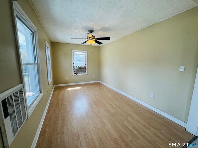 Foto del edificio - 260 Bunker Ave