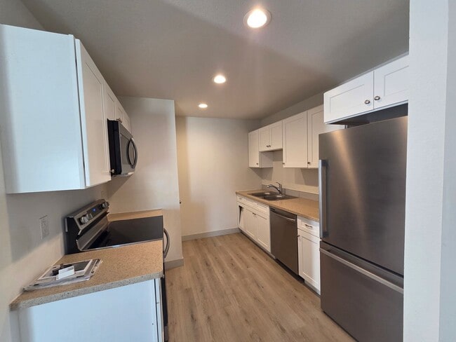 Building Photo - 195 Hacienda Loop