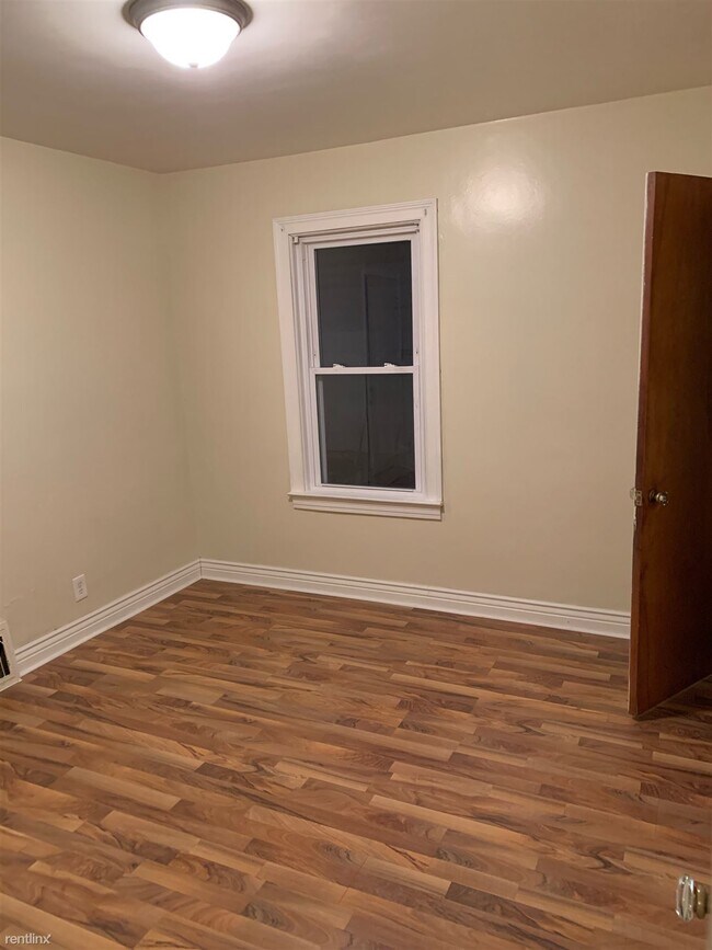 Building Photo - 3 br, 1 bath House - 819 17th St