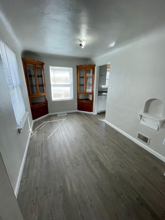 Building Photo - 1312 Juanita St