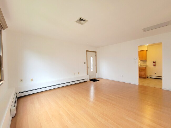 LR - 147 Kipp Ave