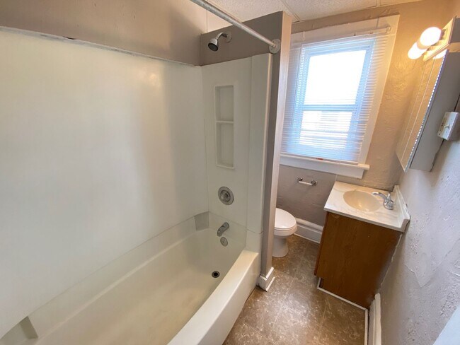 Foto del edificio - Hunter Ave 1438-1440 MLR