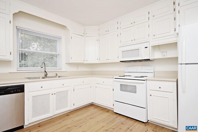 Foto del edificio - 2323 Fontaine Ave Ext
