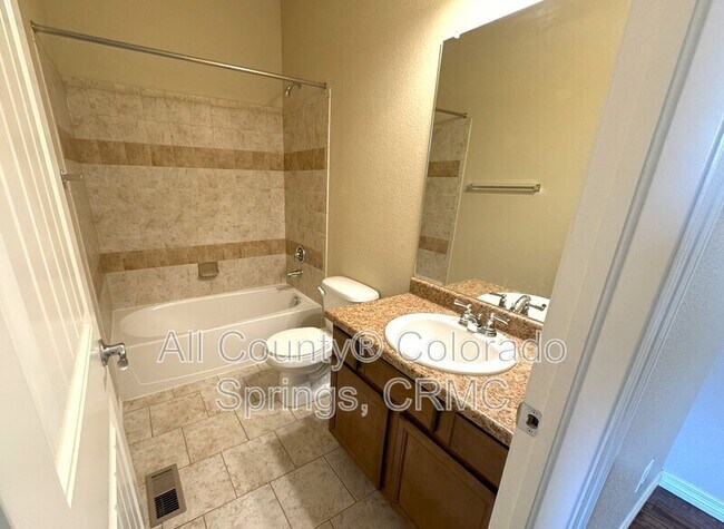 Foto del edificio - 7768 Forest Valley Loop