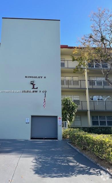 Building Photo - 13250 SW 7th Ct