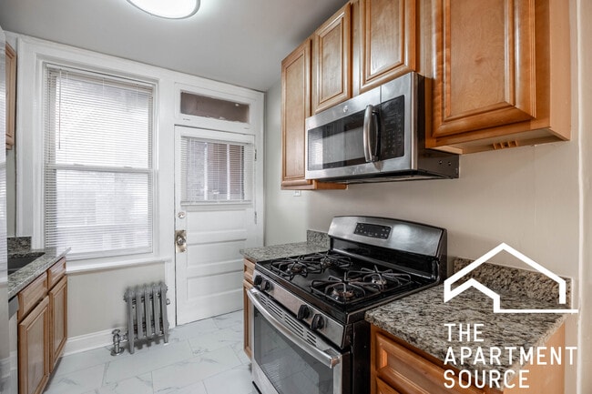 Building Photo - 6214 N Mozart St