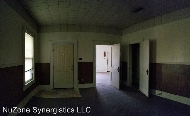 Building Photo - 3 br, 1.5 bath House - 403 E. Elm