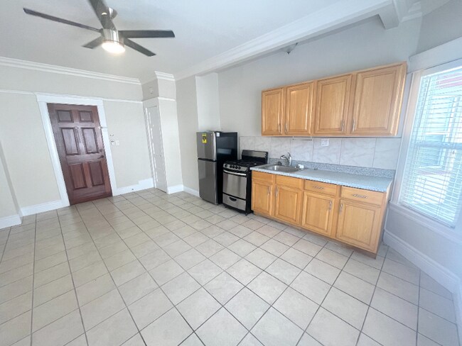 Foto del edificio - 744 Pine Ave
