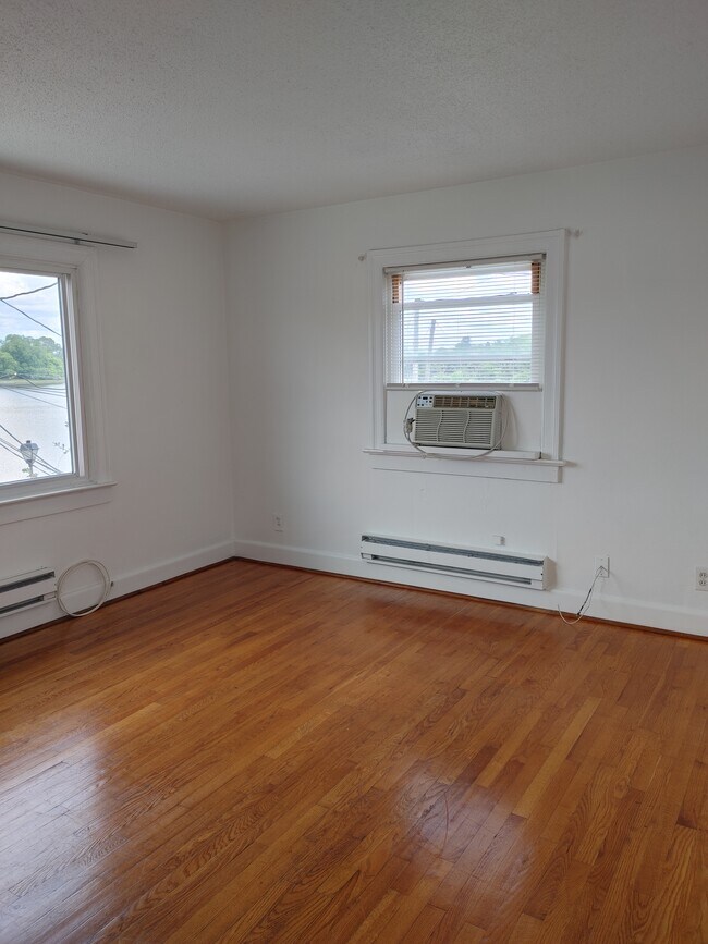 3837 Beach Ave Unit Apartment 3, Norfolk, VA 23504 Apartments in